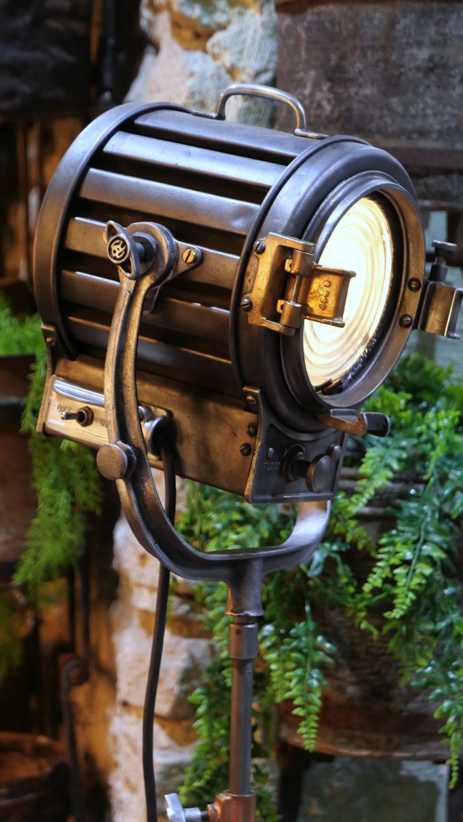 petit projecteur cinema MOLE RICHARDSON studio PINWOOD – Image 5