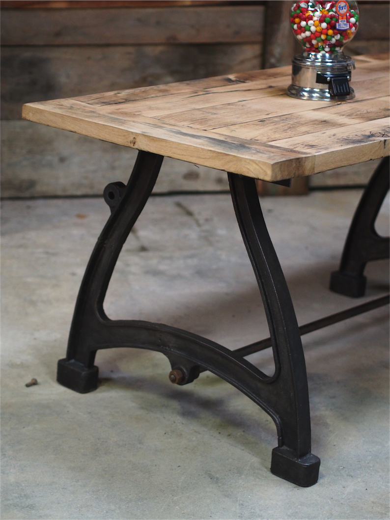 tres grande table industrielle plateau chene massif 3 pieds fonte – Image 7