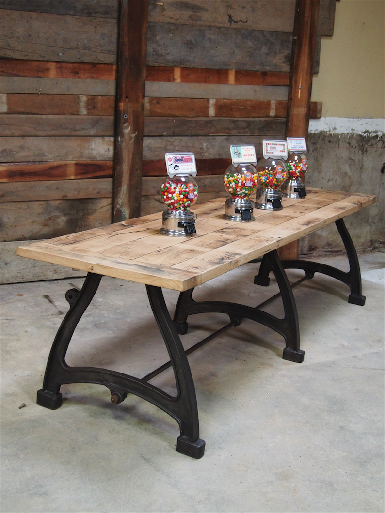 tres grande table industrielle plateau chene massif 3 pieds fonte – Image 2