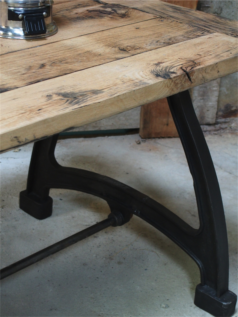 tres grande table industrielle plateau chene massif 3 pieds fonte – Image 10