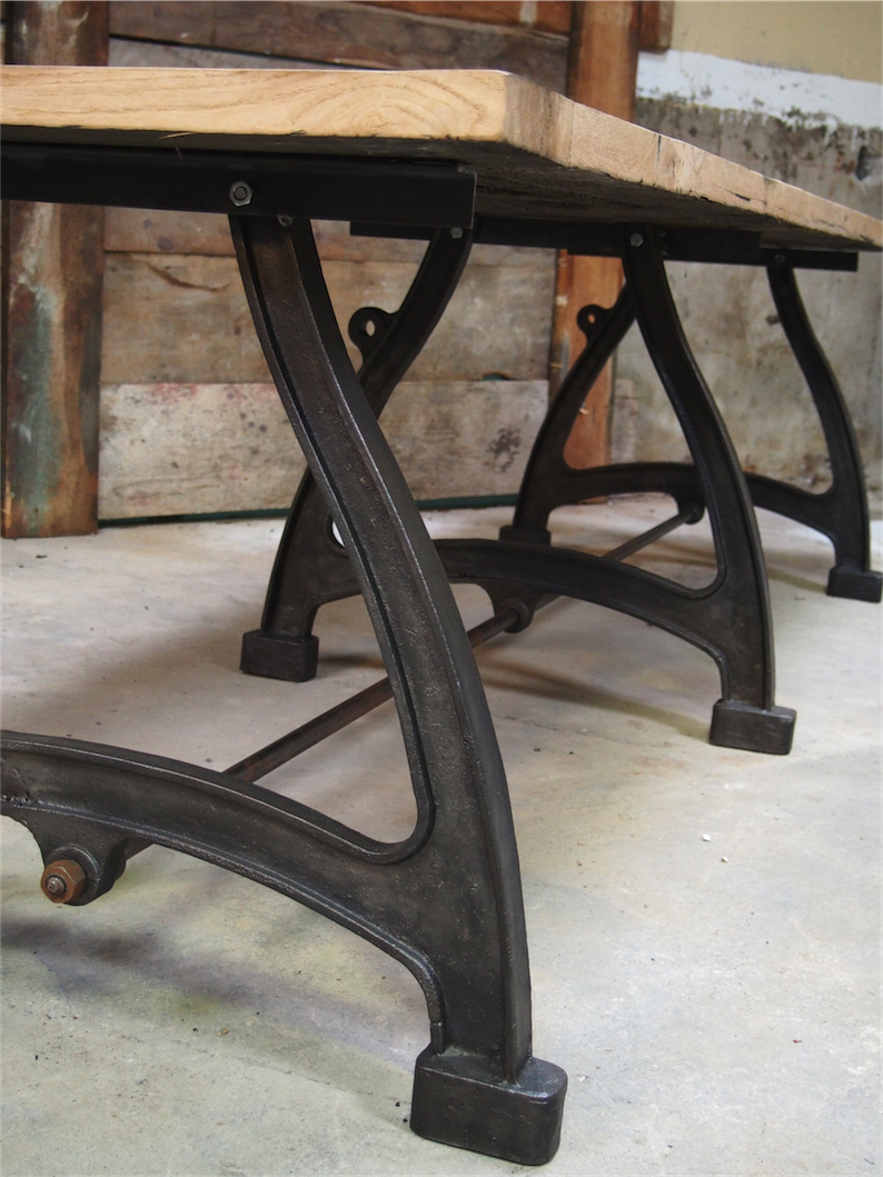 tres grande table industrielle plateau chene massif 3 pieds fonte – Image 17