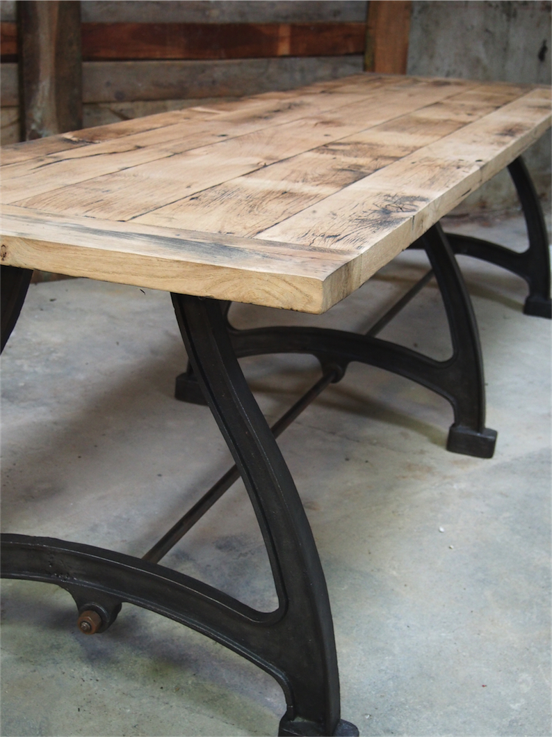 tres grande table industrielle plateau chene massif 3 pieds fonte – Image 20