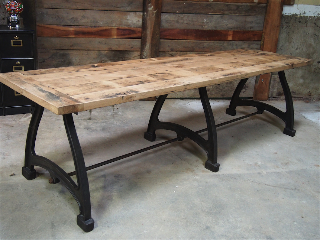 tres grande table industrielle plateau chene massif 3 pieds fonte – Image 21
