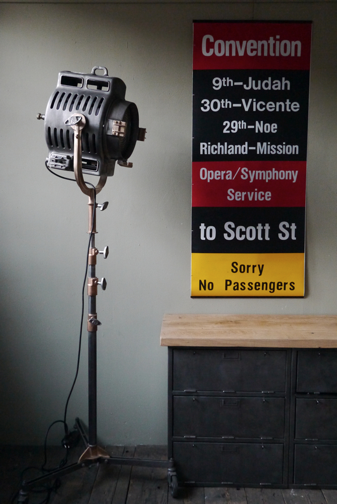 Ancien rare projecteur cinema hollywood Richardson 1930/40 pied cinema roulette – Image 7