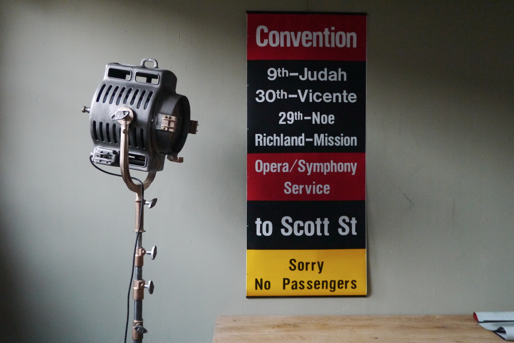 Ancien rare projecteur cinema hollywood Richardson 1930/40 pied cinema roulette – Image 3