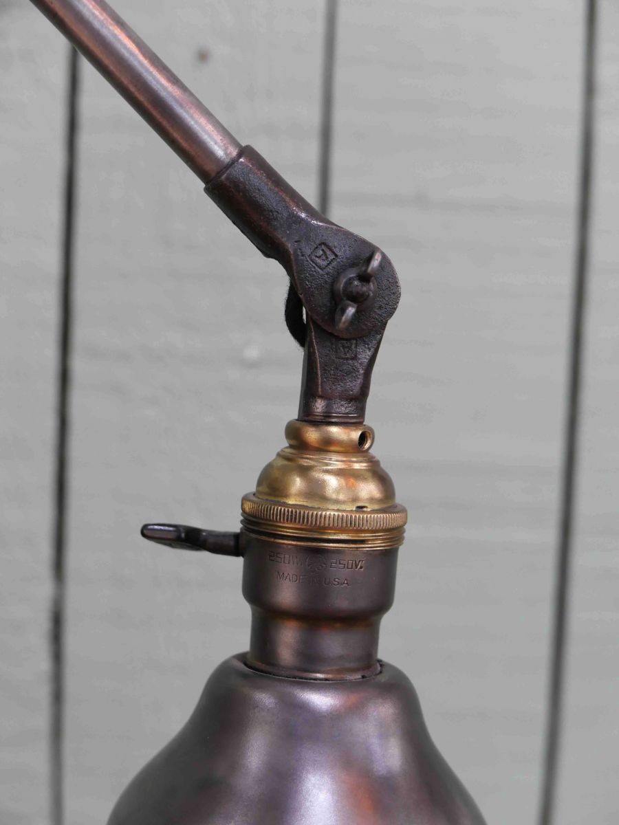 Rare Lampe OC White Industrielle fixation etau la lampe de reference a new york – Image 9