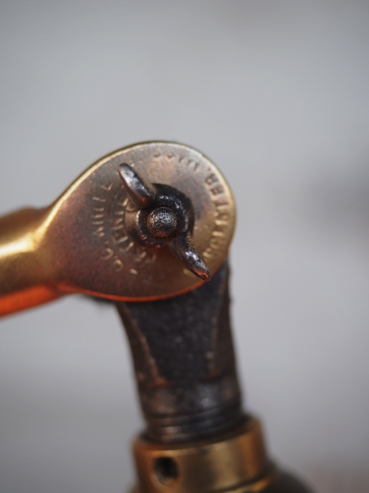 Rare Lampe de bureau O.C. White Industrielle socle fonte la lampe de reference a new york dans les loft – Image 9