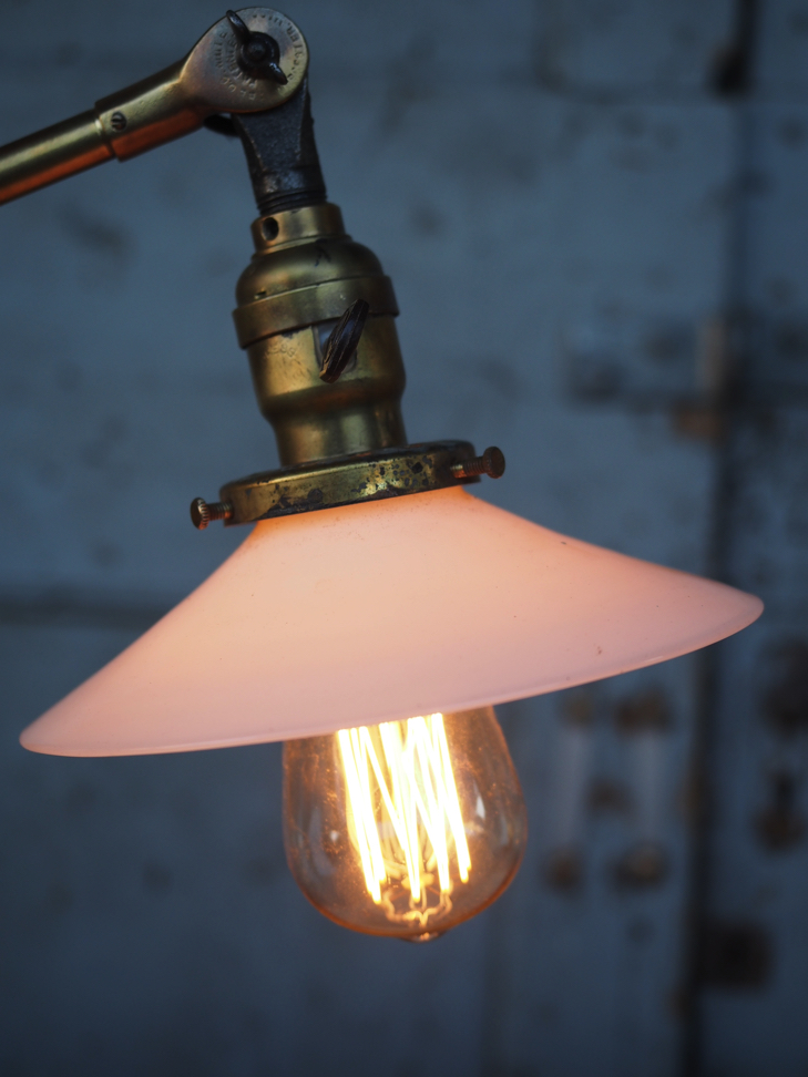 Rare Lampe de bureau O.C. White Industrielle socle fonte la lampe de reference a new york dans les loft – Image 11