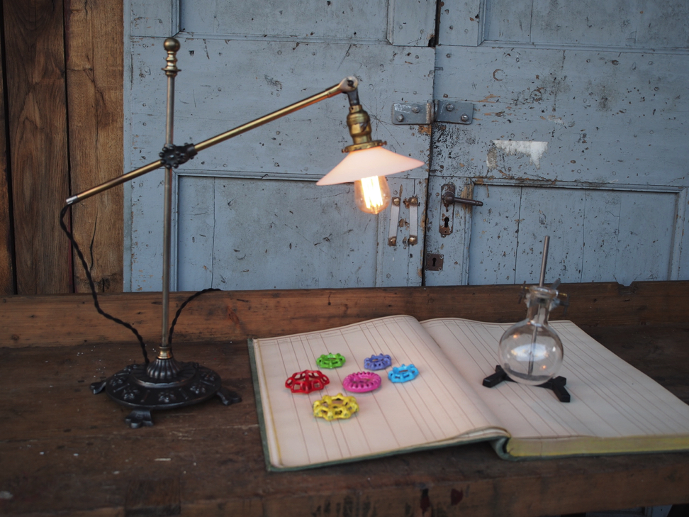 Rare Lampe de bureau O.C. White Industrielle socle fonte la lampe de reference a new york dans les loft – Image 12