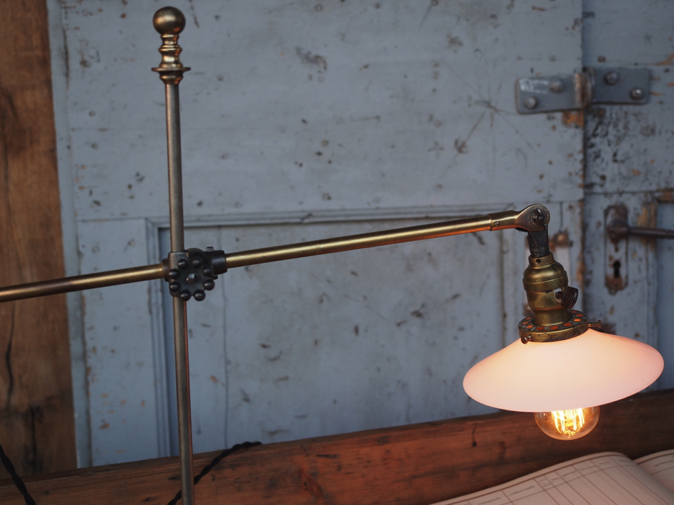 Rare Lampe de bureau O.C. White Industrielle socle fonte la lampe de reference a new york dans les loft – Image 14