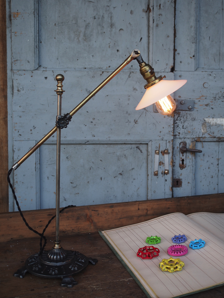 Rare Lampe de bureau O.C. White Industrielle socle fonte la lampe de reference a new york dans les loft – Image 16