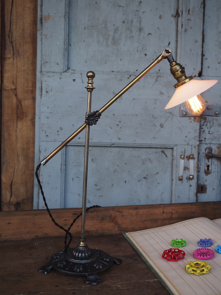 Rare Lampe de bureau O.C. White Industrielle socle fonte la lampe de reference a new york dans les loft – Image 3