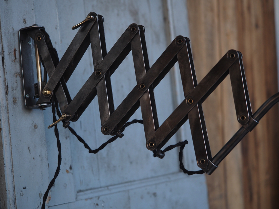 Rare Lampe O.C. White Industrielle applique scissor la lampe de reference a New York dans les lofts – Image 4