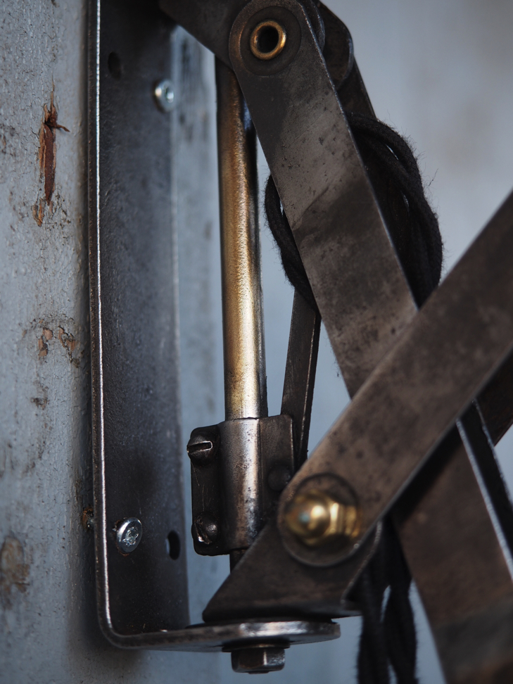 Rare Lampe O.C. White Industrielle applique scissor la lampe de reference a New York dans les lofts – Image 5