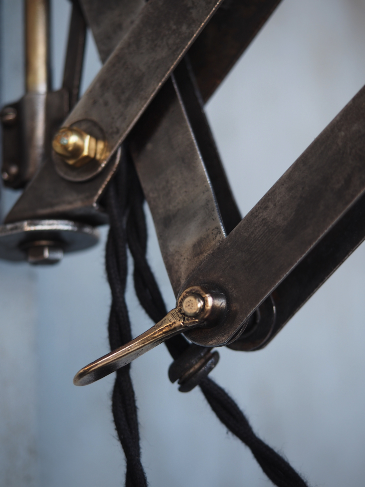 Rare Lampe O.C. White Industrielle applique scissor la lampe de reference a New York dans les lofts – Image 6