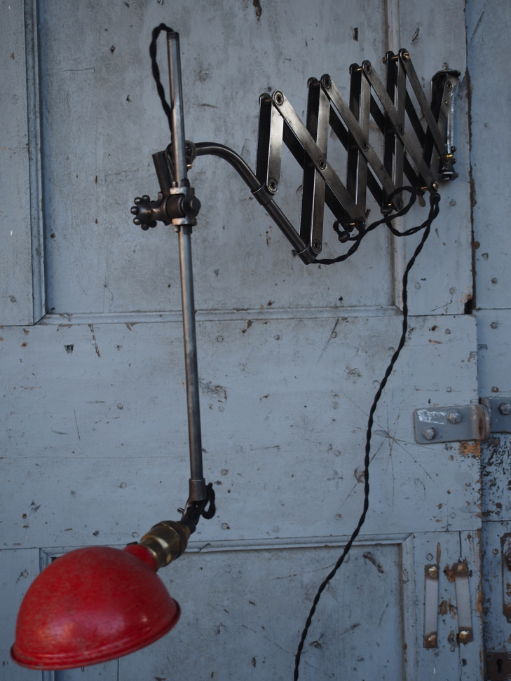 Rare Lampe O.C. White Industrielle applique scissor la lampe de reference a New York dans les lofts – Image 7