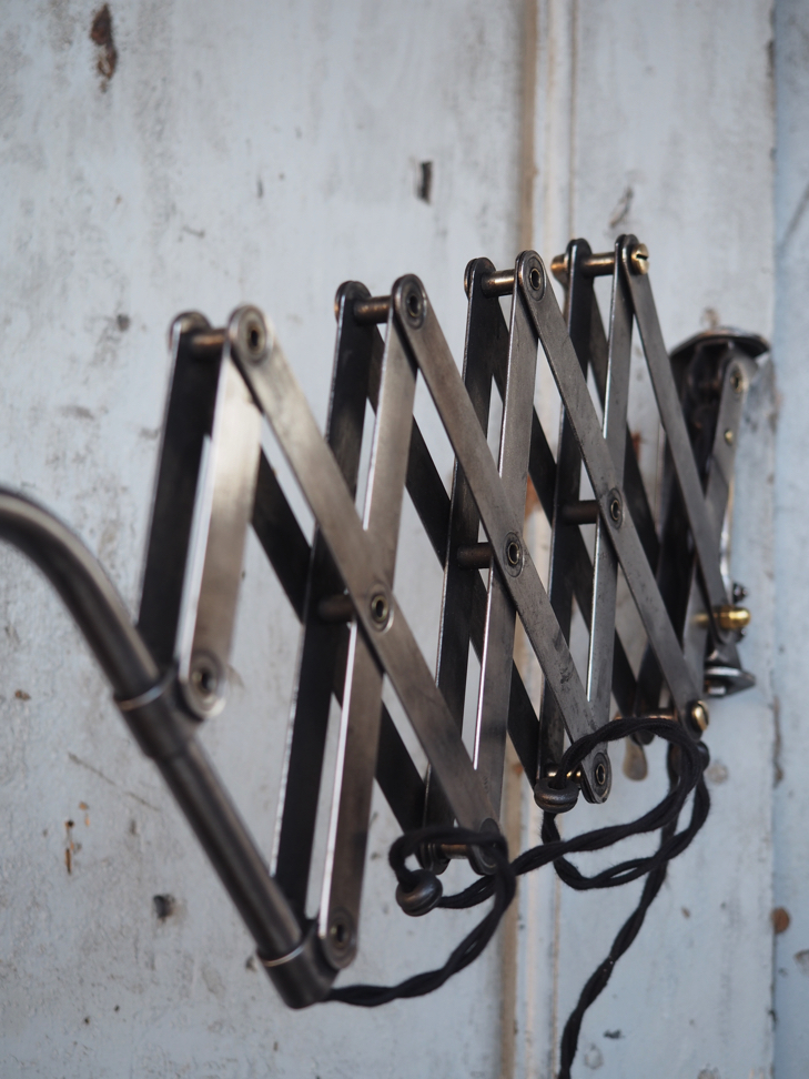 Rare Lampe O.C. White Industrielle applique scissor la lampe de reference a New York dans les lofts – Image 10