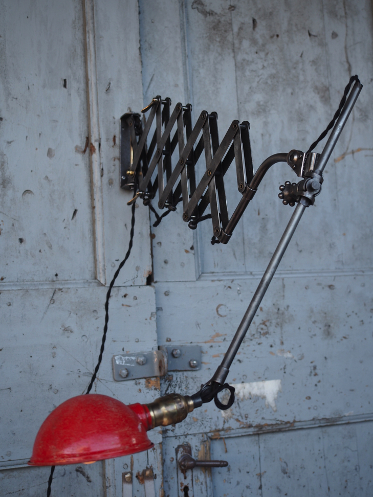 Rare Lampe O.C. White Industrielle applique scissor la lampe de reference a New York dans les lofts – Image 16