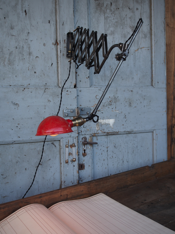 Rare Lampe O.C. White Industrielle applique scissor la lampe de reference a New York dans les lofts – Image 17