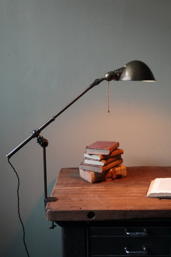 Rare Lampe bureau O.C. White Industrielle sur etau la lampe de reference a new york dans les loft – Image 2