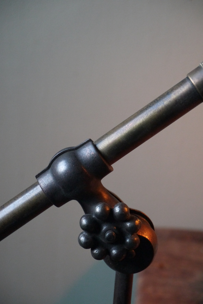 Rare Lampe bureau O.C. White Industrielle sur etau la lampe de reference a new york dans les loft – Image 7