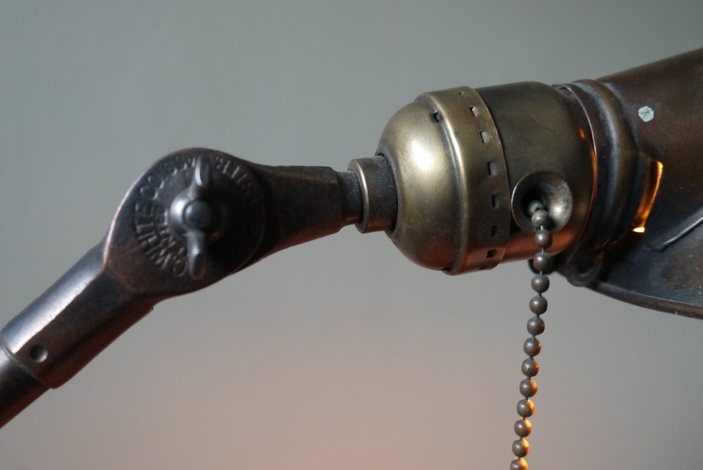 Rare Lampe bureau O.C. White Industrielle sur etau la lampe de reference a new york dans les loft – Image 8