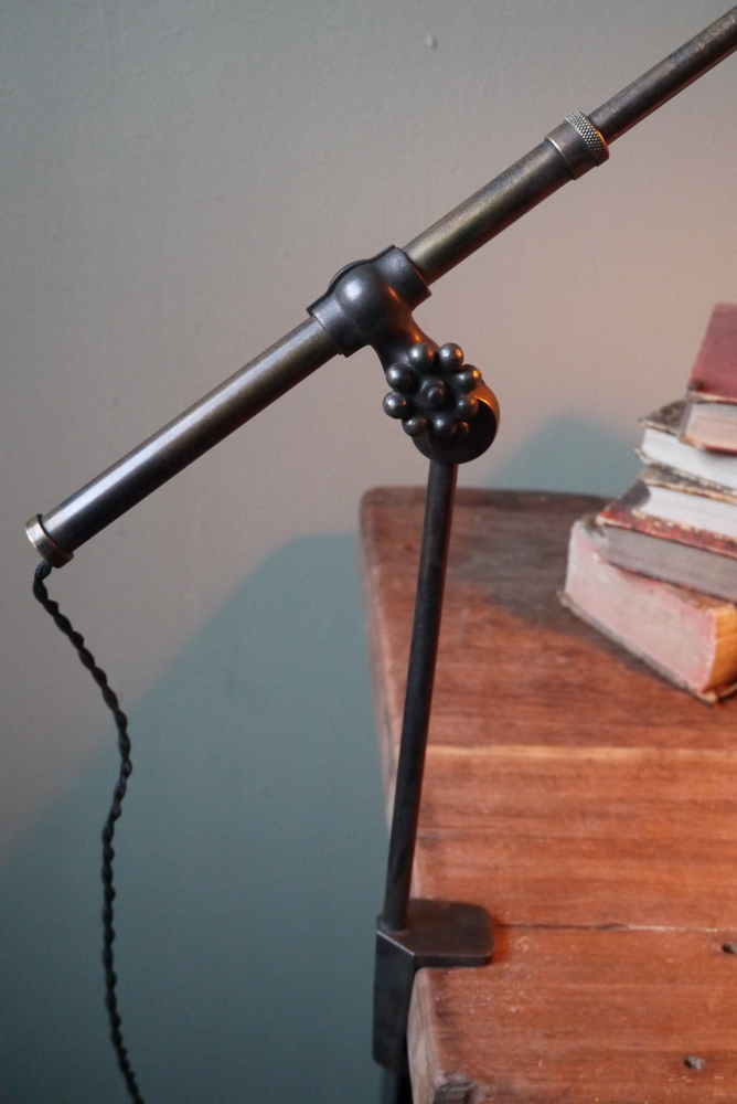 Rare Lampe bureau O.C. White Industrielle sur etau la lampe de reference a new york dans les loft – Image 17