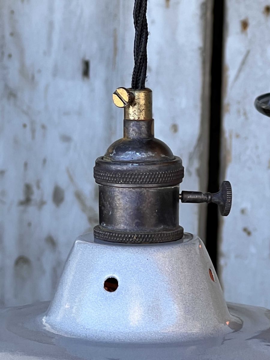 lampe abat jour emaillee industrielle gris sourie – Image 4