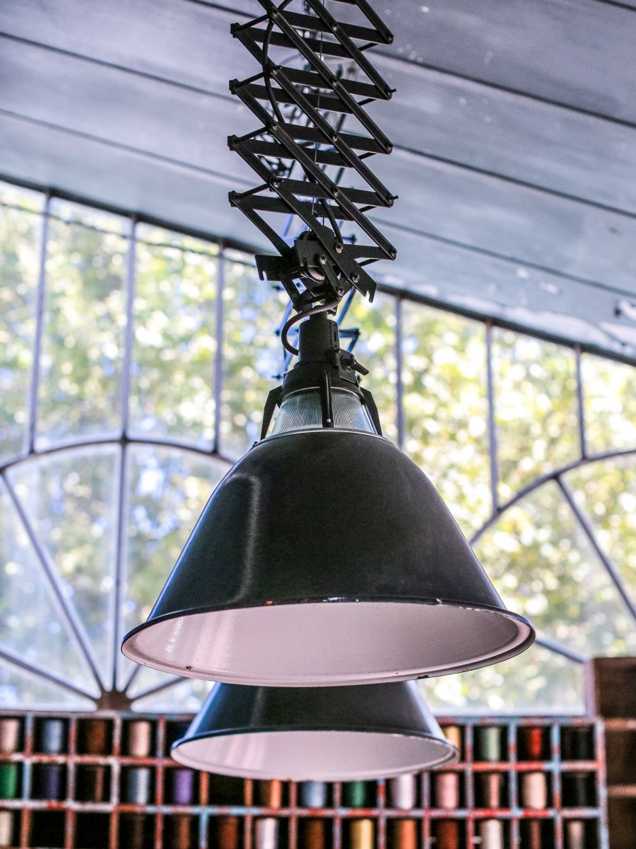 abat jour emaillee noir lampe scissor holophane – Image 4