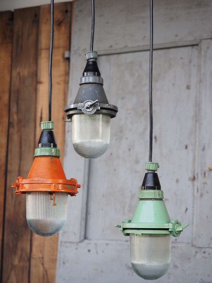 lampe baladeuse industrielle suspension en verre verte (Copie) – Image 2