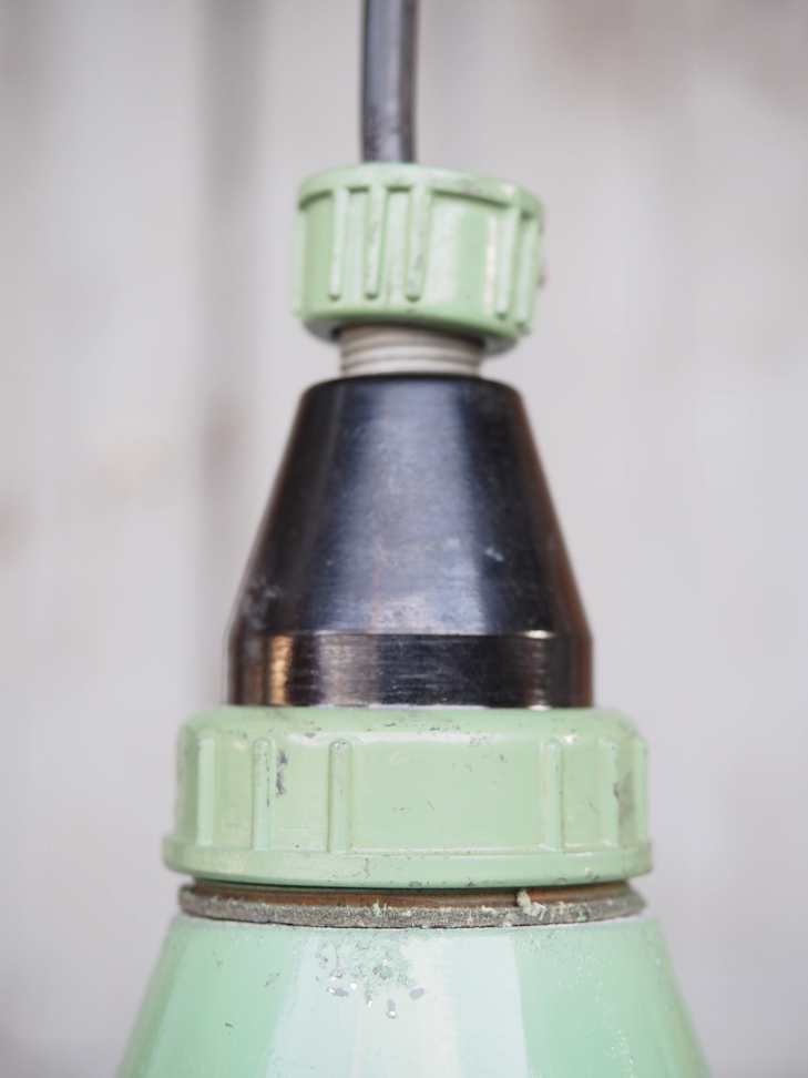 lampe baladeuse industrielle suspension en verre verte (Copie) – Image 5