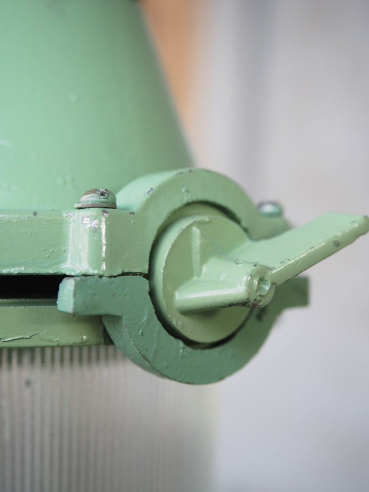 lampe baladeuse industrielle suspension en verre verte (Copie) – Image 8