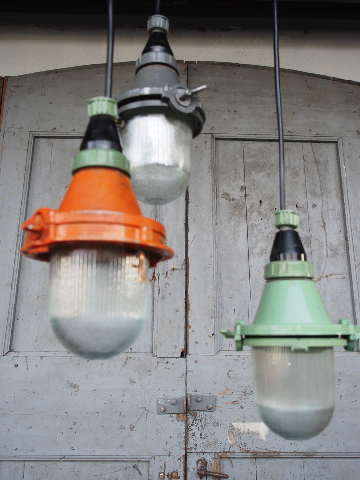 lampe baladeuse industrielle suspension en verre verte (Copie) – Image 9