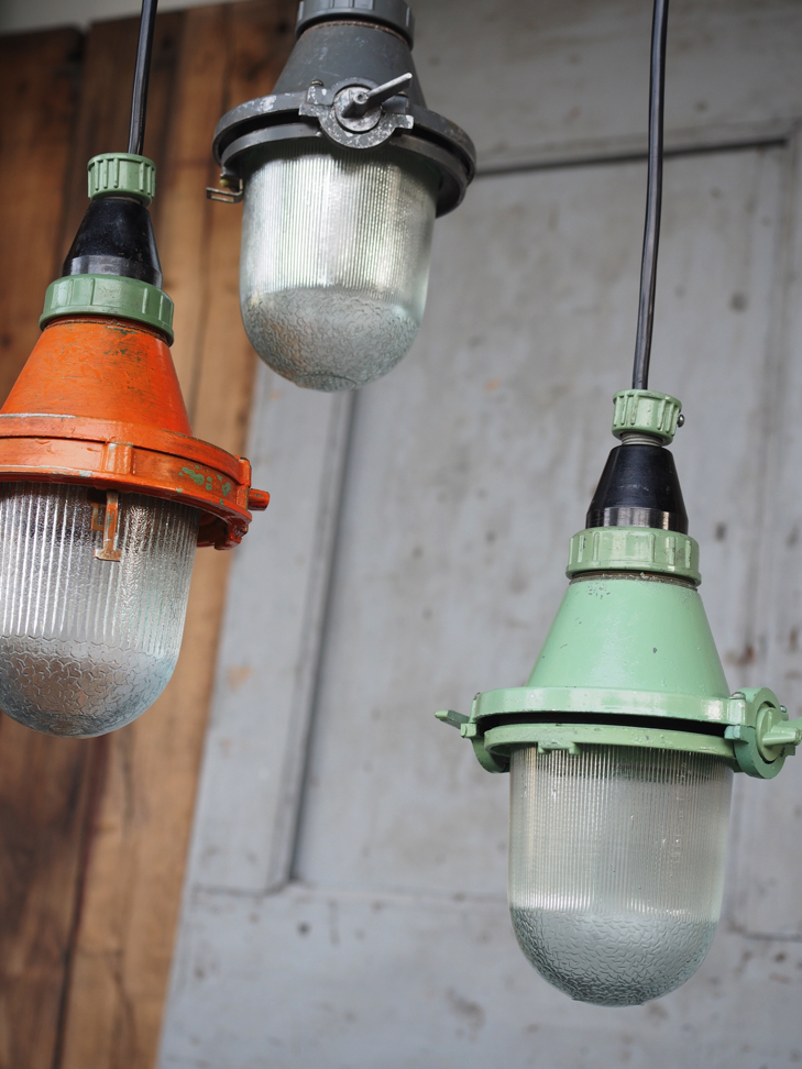 lampe baladeuse industrielle suspension en verre verte (Copie) – Image 4