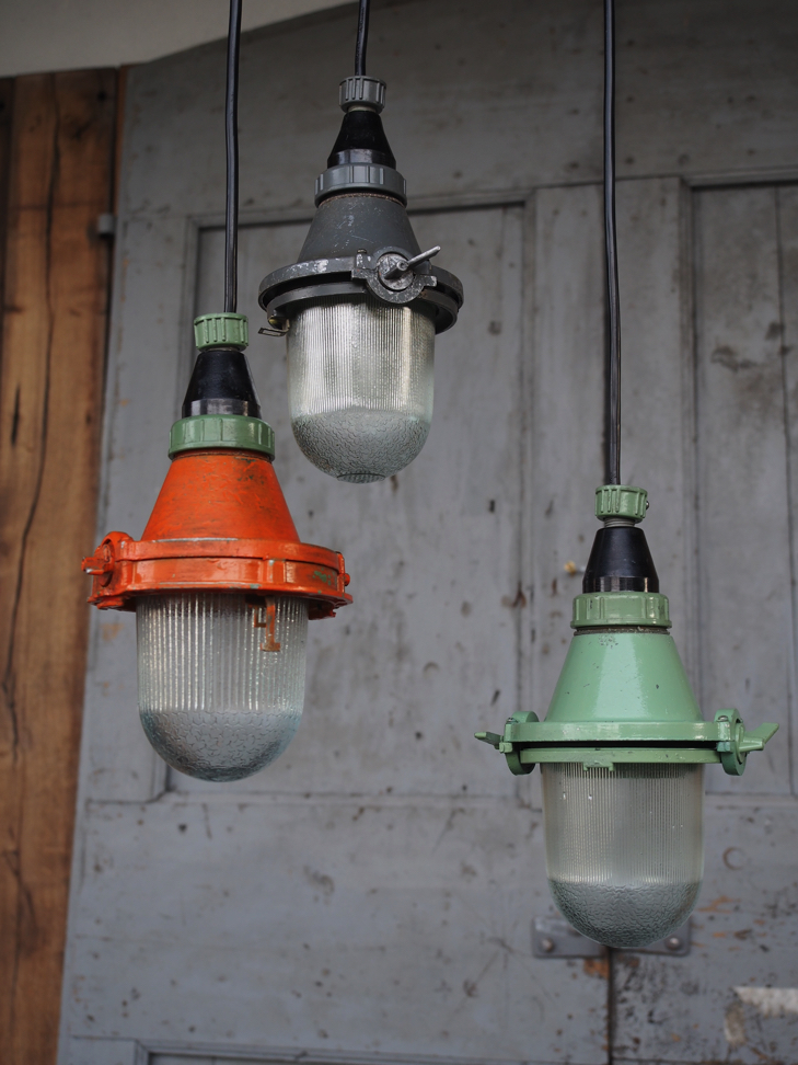 lampe baladeuse industrielle suspension en verre verte (Copie) – Image 10