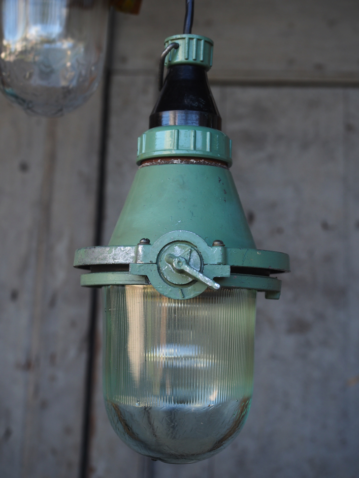 lampe verte industrielle suspension verre – Image 5