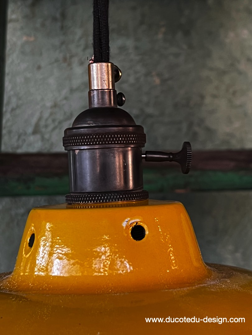 lampe industrielle jaune abat jour bateau emaillee – Image 8