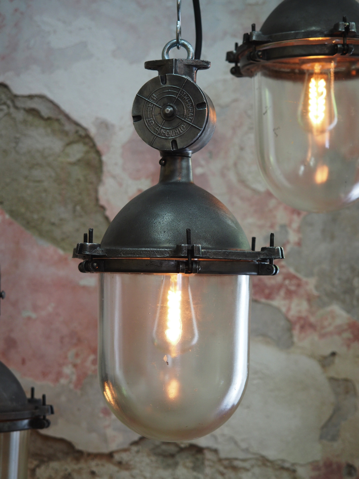 suspension metal et verre grande lampe ancienne industrielle – Image 5