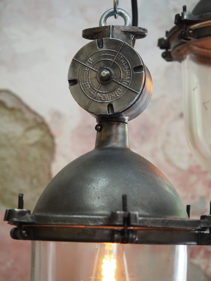 suspension metal et verre grande lampe ancienne industrielle – Image 6