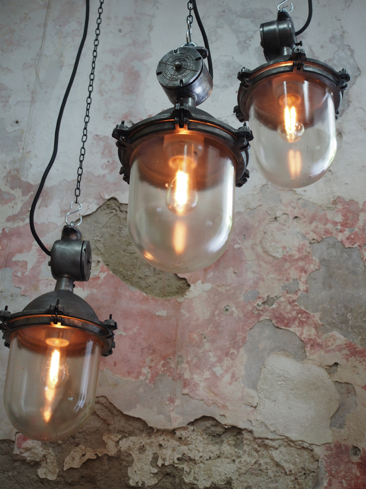 suspension metal et verre grande lampe ancienne industrielle – Image 13