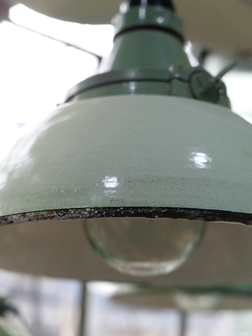 abat jour emaillee vert menthe lampe industrielle globe verre – Image 5