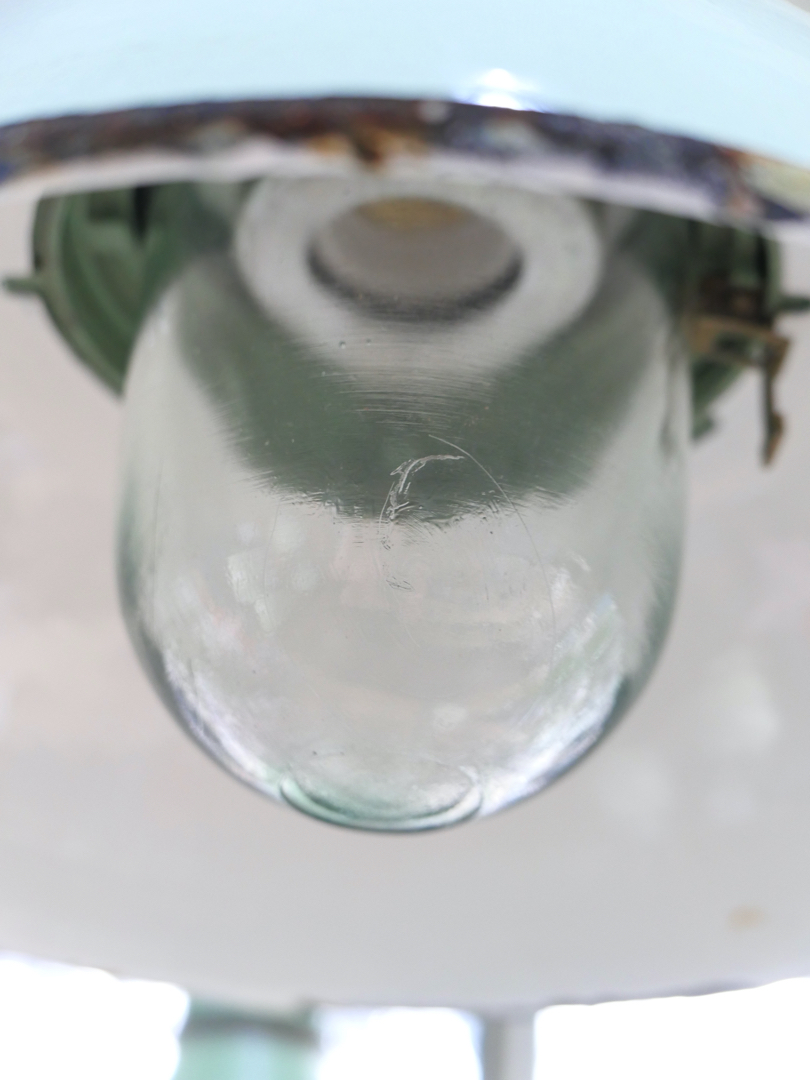 abat jour emaillee vert menthe lampe industrielle globe verre – Image 7