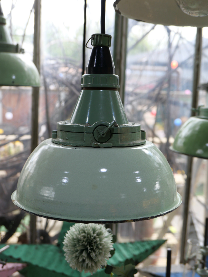 abat jour emaillee vert menthe lampe industrielle globe verre – Image 11