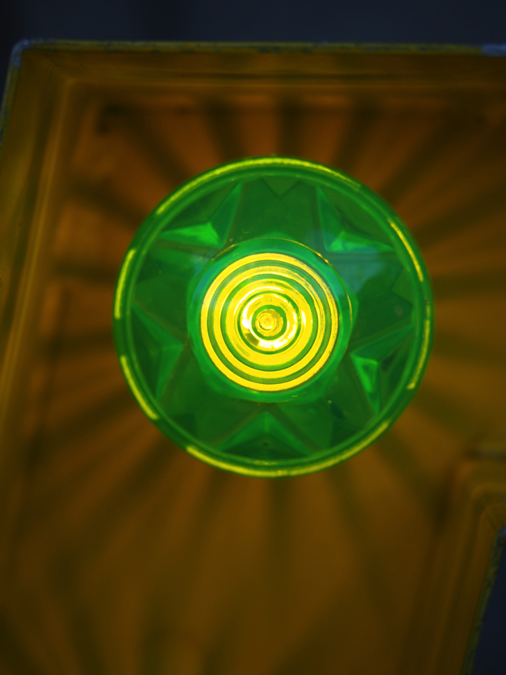 tres grande lettre E d'ancienne enseigne lumineuse façon fete foraine – Image 9