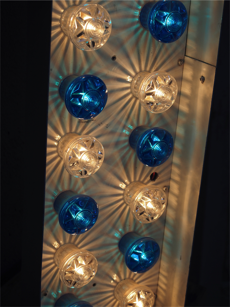 grand numero 1 lettre d'ancienne enseigne lumineuse façon fete foraine – Image 7