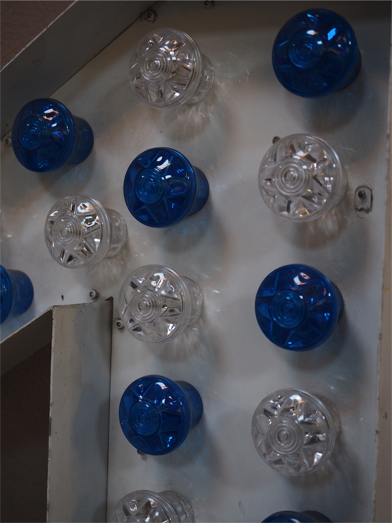 grand numero 1 lettre d'ancienne enseigne lumineuse façon fete foraine – Image 11