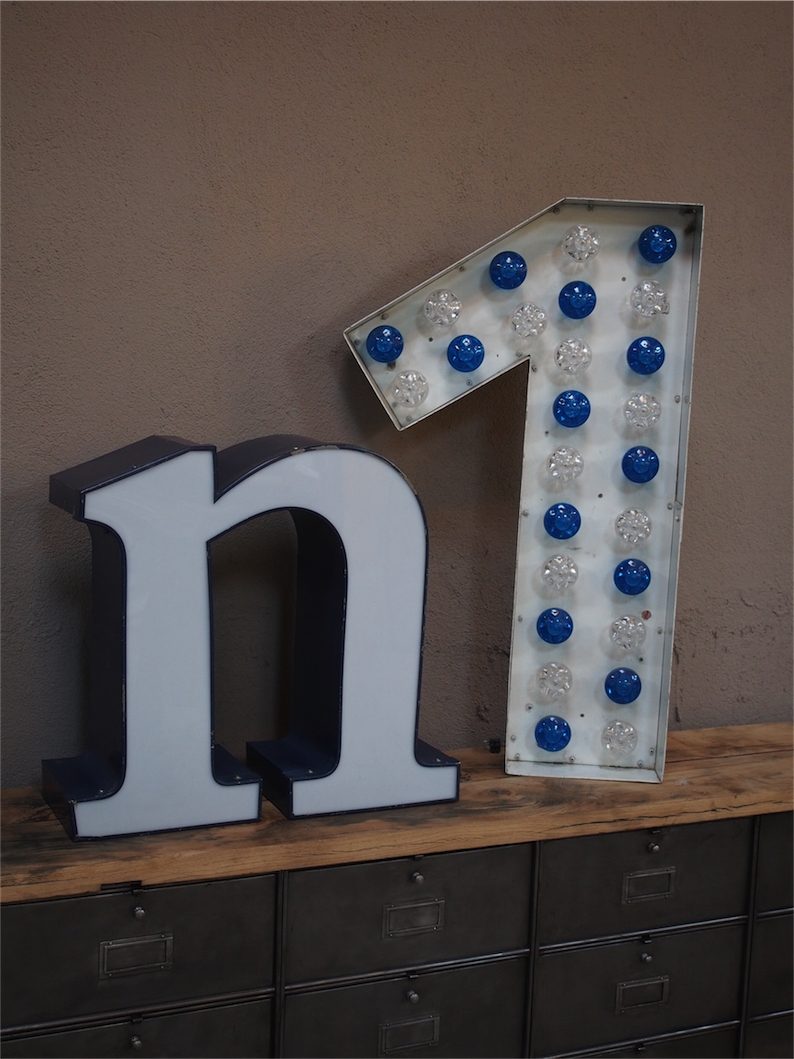 grand numero 1 lettre d'ancienne enseigne lumineuse façon fete foraine – Image 12