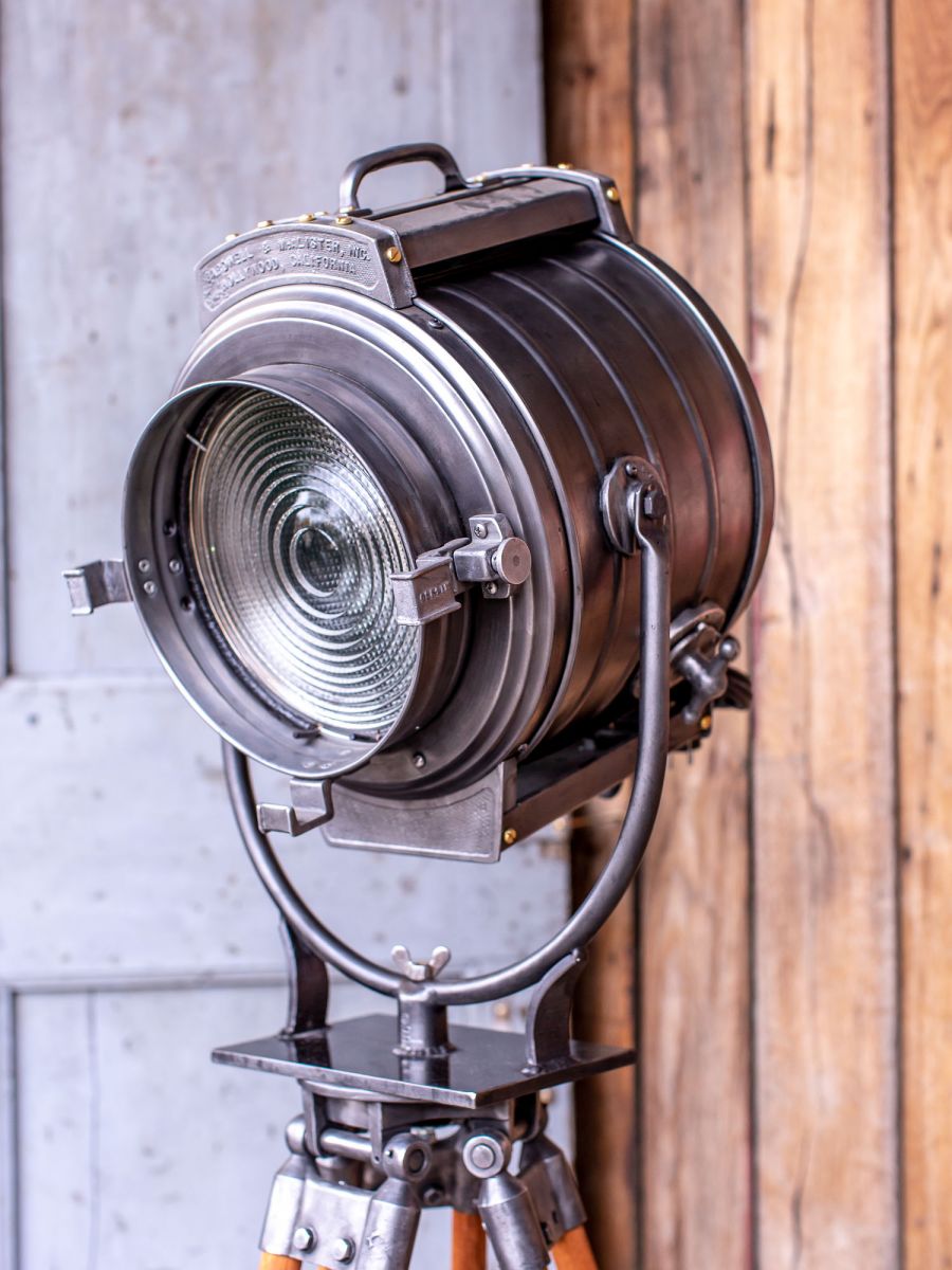 Ancien projecteur cinema Hollywood Bardwell Mcalister pieds bois – Image 10