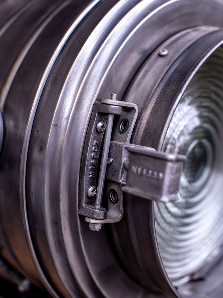 Ancien projecteur cinema Hollywood Bardwell Mcalister pieds bois – Image 12