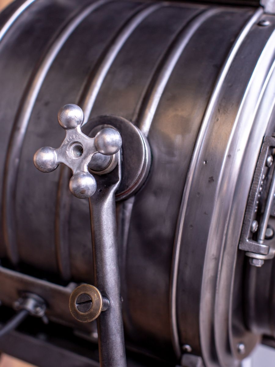 Ancien projecteur cinema Hollywood Bardwell Mcalister pieds bois – Image 13